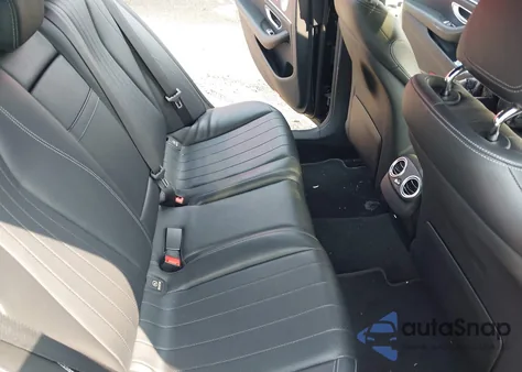 2017 Mercedes-Benz E 300 4Matic z USA, uszkodzony, nr VIN WDDZF4KB1HA097037